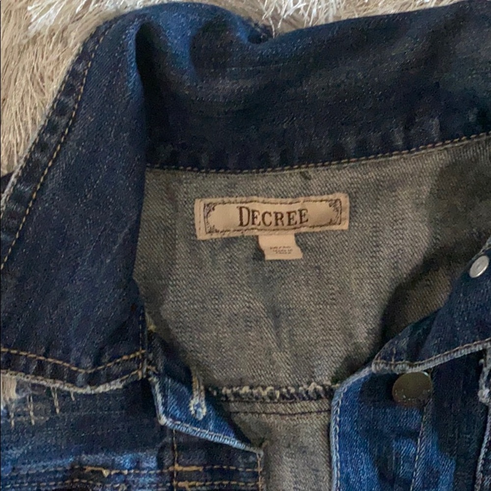 Distressed jean jacket - Picture 2 of 3